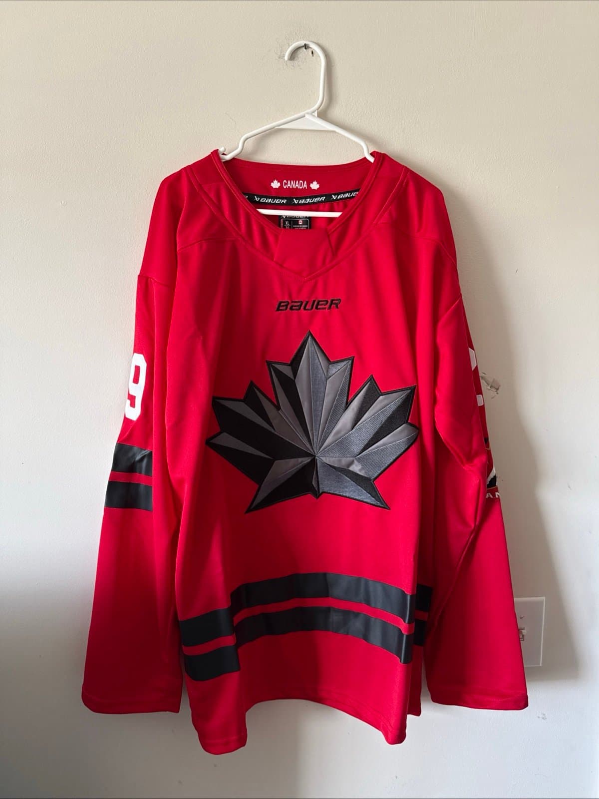 MEN’S BAUER NATHAN MACKINNON #29 TEAM CANADA 2026 OLYMPIC JERSEY SZ XL RED RARE - Image 1