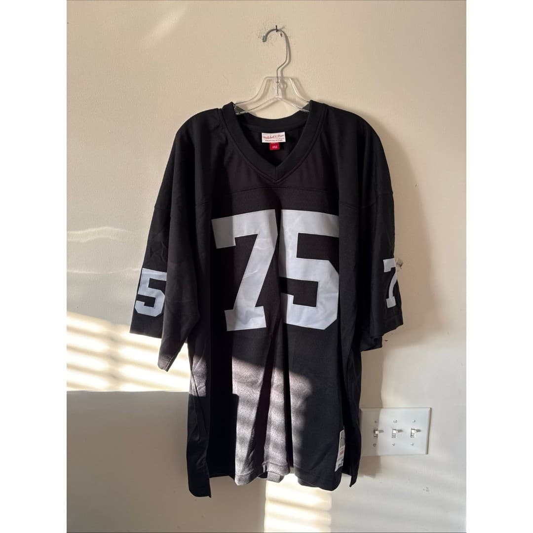 Mitchell-ness Men's Black and Grey Top - Image 1