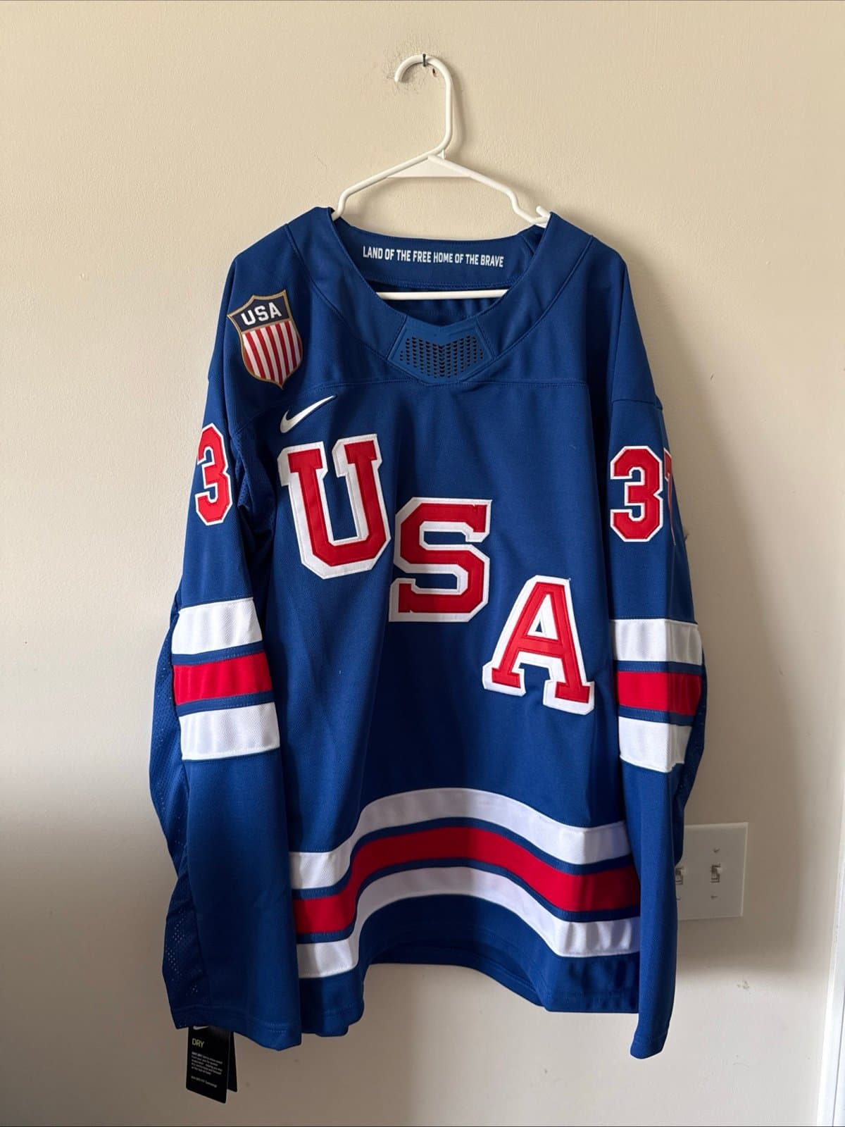 Men’s Nike Connor Hellebuyck #37 Team USA Hockey Jersey 2026 Olympics Sz XL RARE