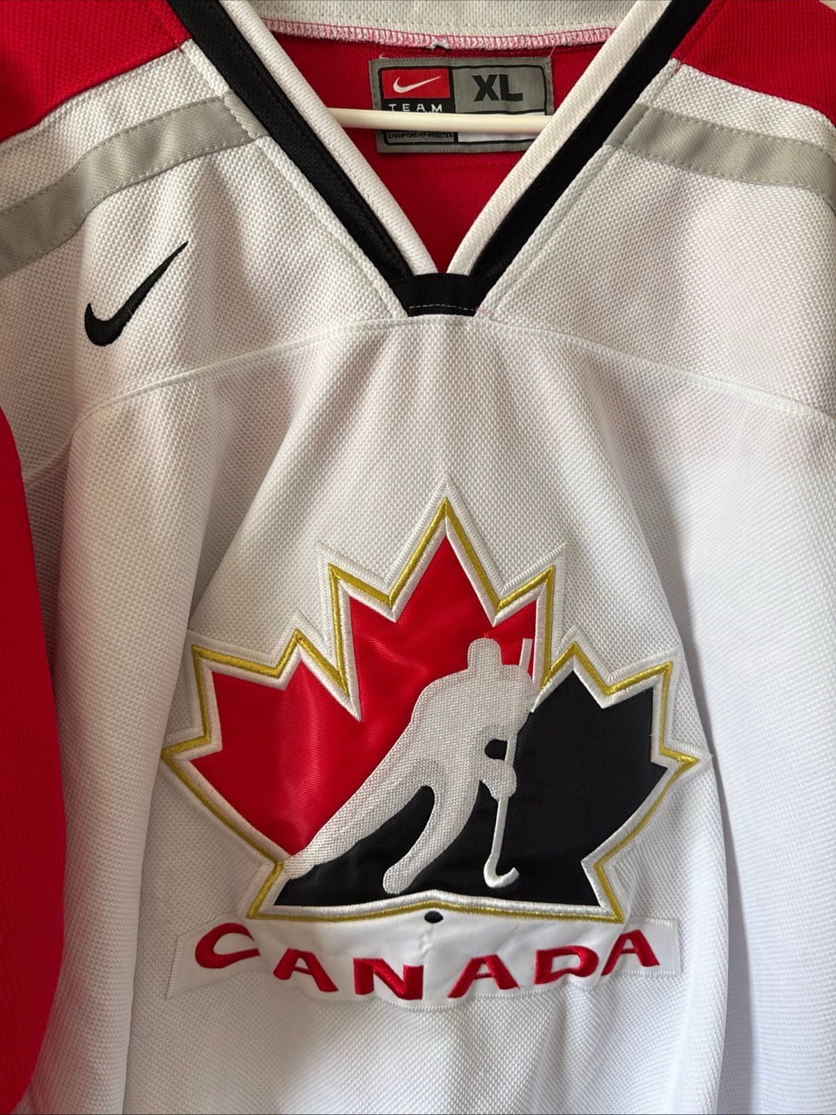 Men’s Nike Patrick Roy #33 1998 Team Canada National Hockey Jersey Sz XL - RARE - Thumbnail 2