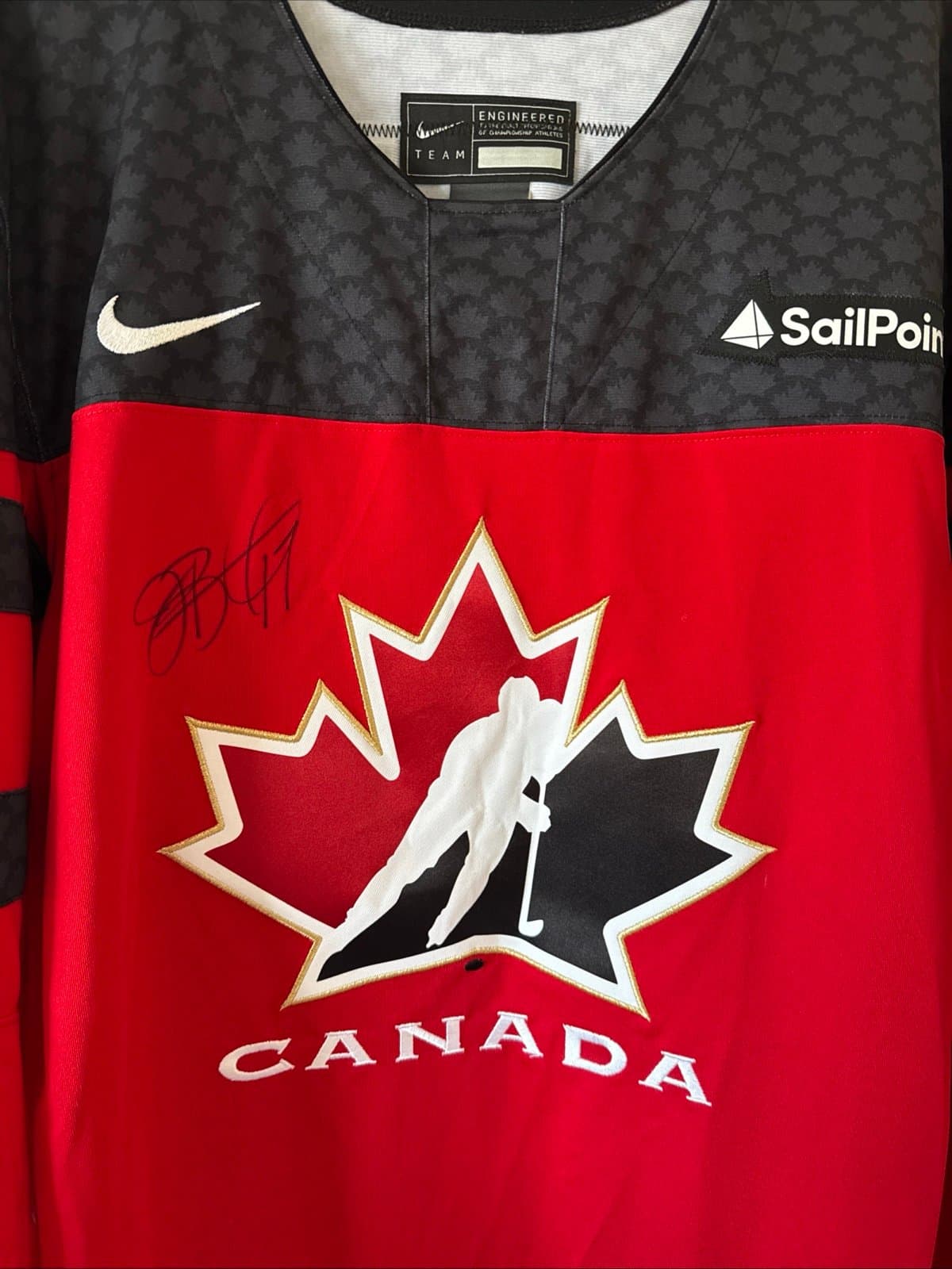 Men’s Nike Team Canada Moore #23 Jersey IIHF WJC 2019 Autographed Sz L - RARE - Thumbnail 2