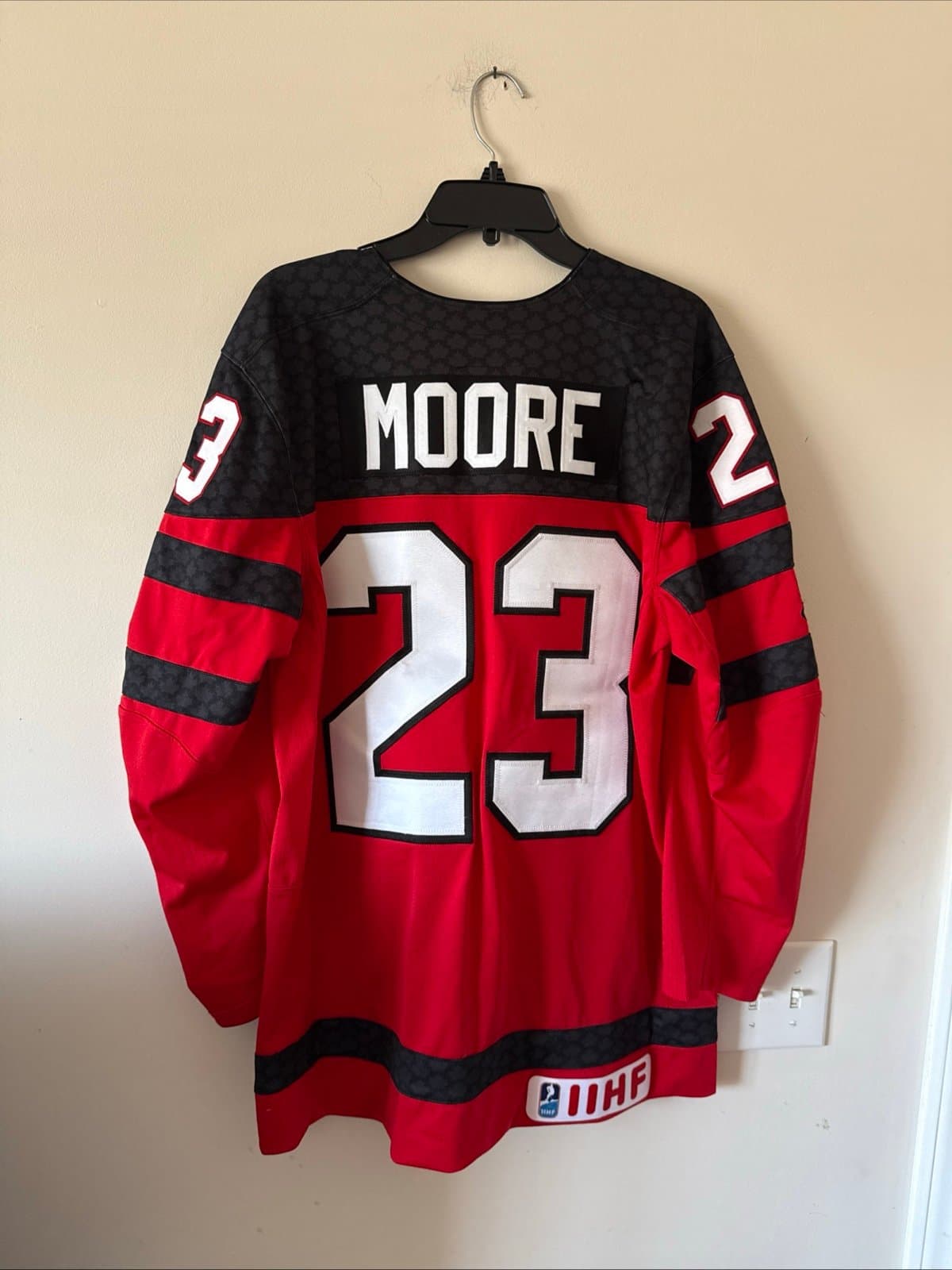 Men’s Nike Team Canada Moore #23 Jersey IIHF WJC 2019 Autographed Sz L - RARE - Thumbnail 6