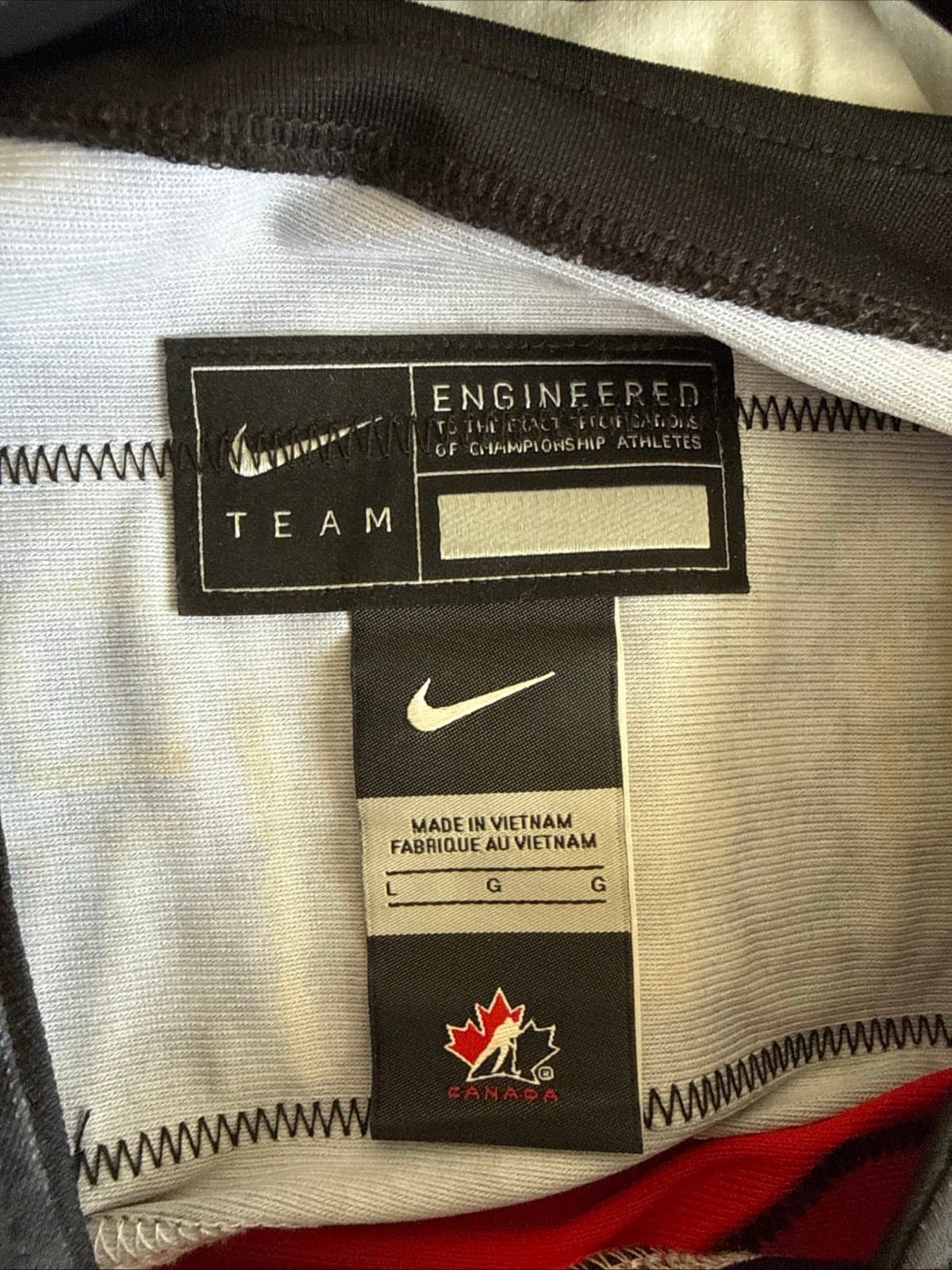 Men’s Nike Team Canada Moore #23 Jersey IIHF WJC 2019 Autographed Sz L - RARE - Thumbnail 4