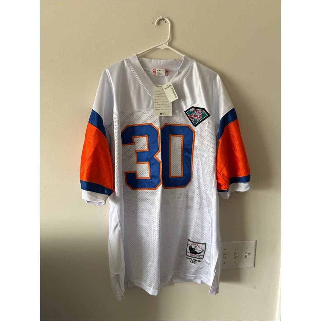 Mitchell-ness Men's Top - Image 1