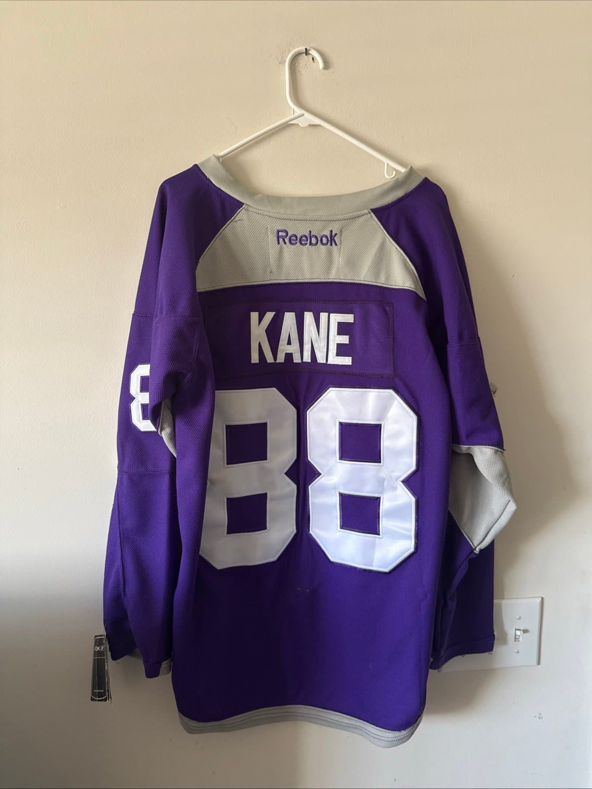 Men’s Patrick Kane #88 Blackhawks Hockey Fights Cancer Jersey Sz 50 - NWT RARE - Thumbnail 7
