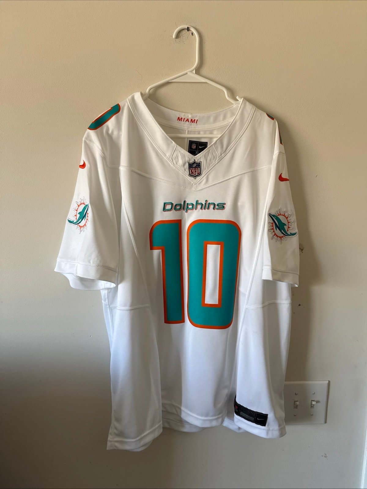 Men’s Nike Tyreek Hill #10 Miami Dolphins Vapor Lmtd NFL Jersey Sz XL - White