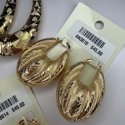 5 sets Jennifer & Company Gold Hoop Earring Bundle - NEW - Thumbnail 3