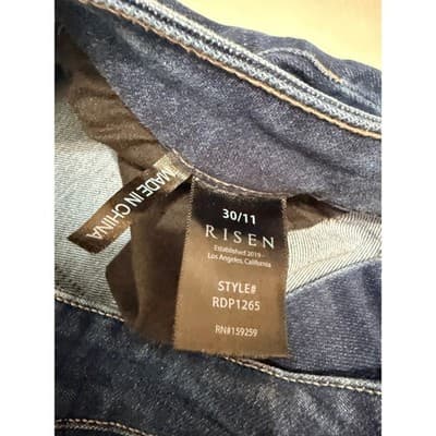 Risen Distressed Skinny Jeans Women Size 11 or 30 Dark Wash High Rise - Thumbnail 4