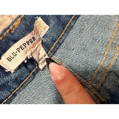 Blu Pepper Vintage Denim Lace Trim Distressed Shorts | Size Medium NWT - Thumbnail 5