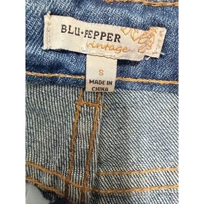 Blu Pepper Vintage Denim Lace Trim Distressed Shorts | Size Small NWOT - Thumbnail 4