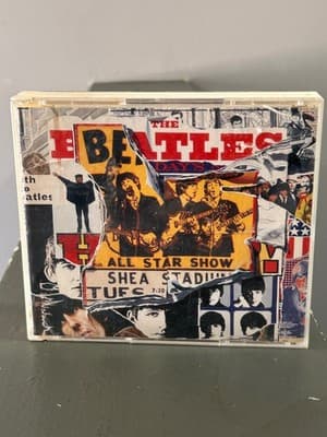 The Beatles Anthology 2 CD 2 Disc Compilation Rock Apple Label Damaged Case - Image 1