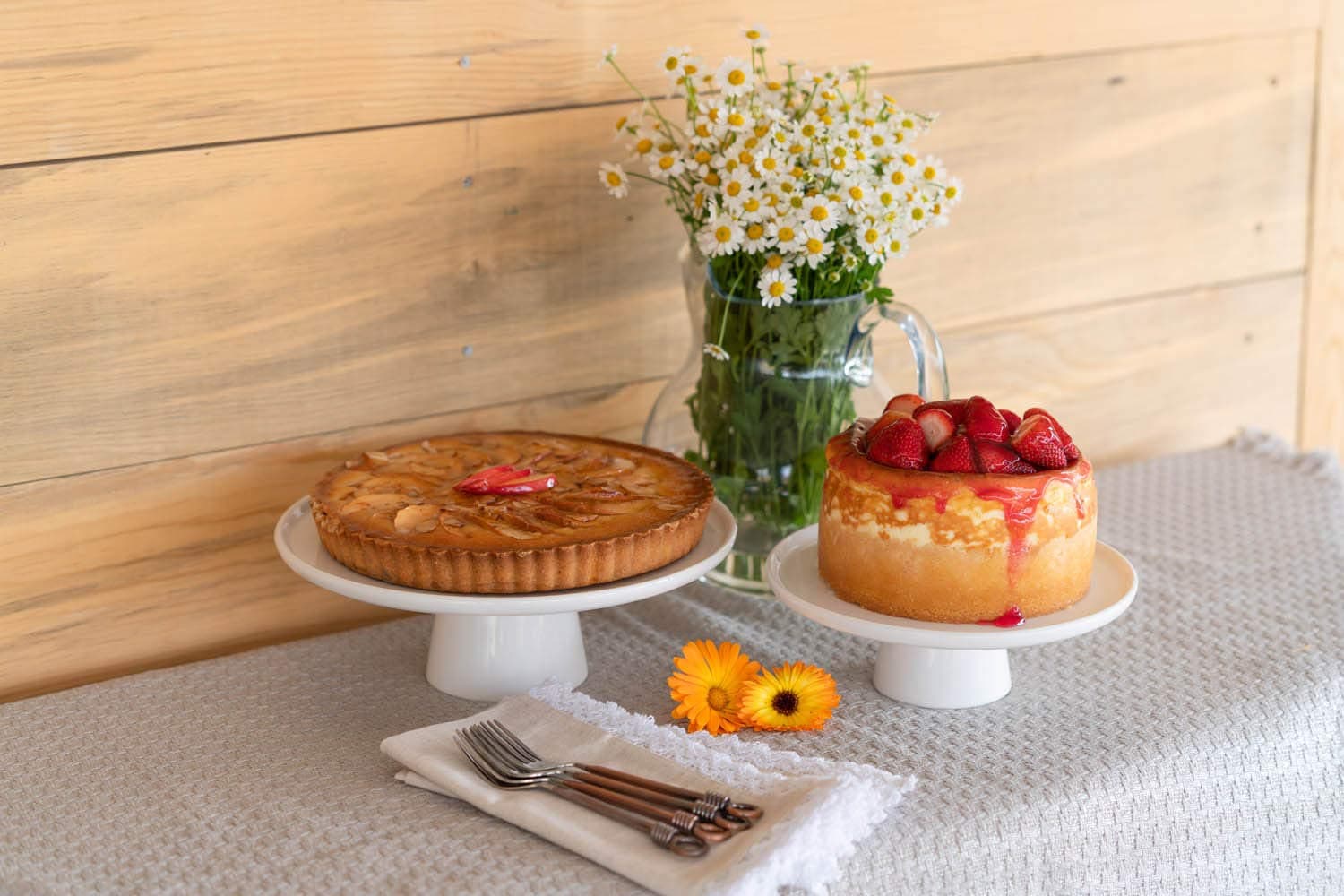 10 Strawberry Street Whittier 8.5" Cake Stand Set of 2 White - Thumbnail 3