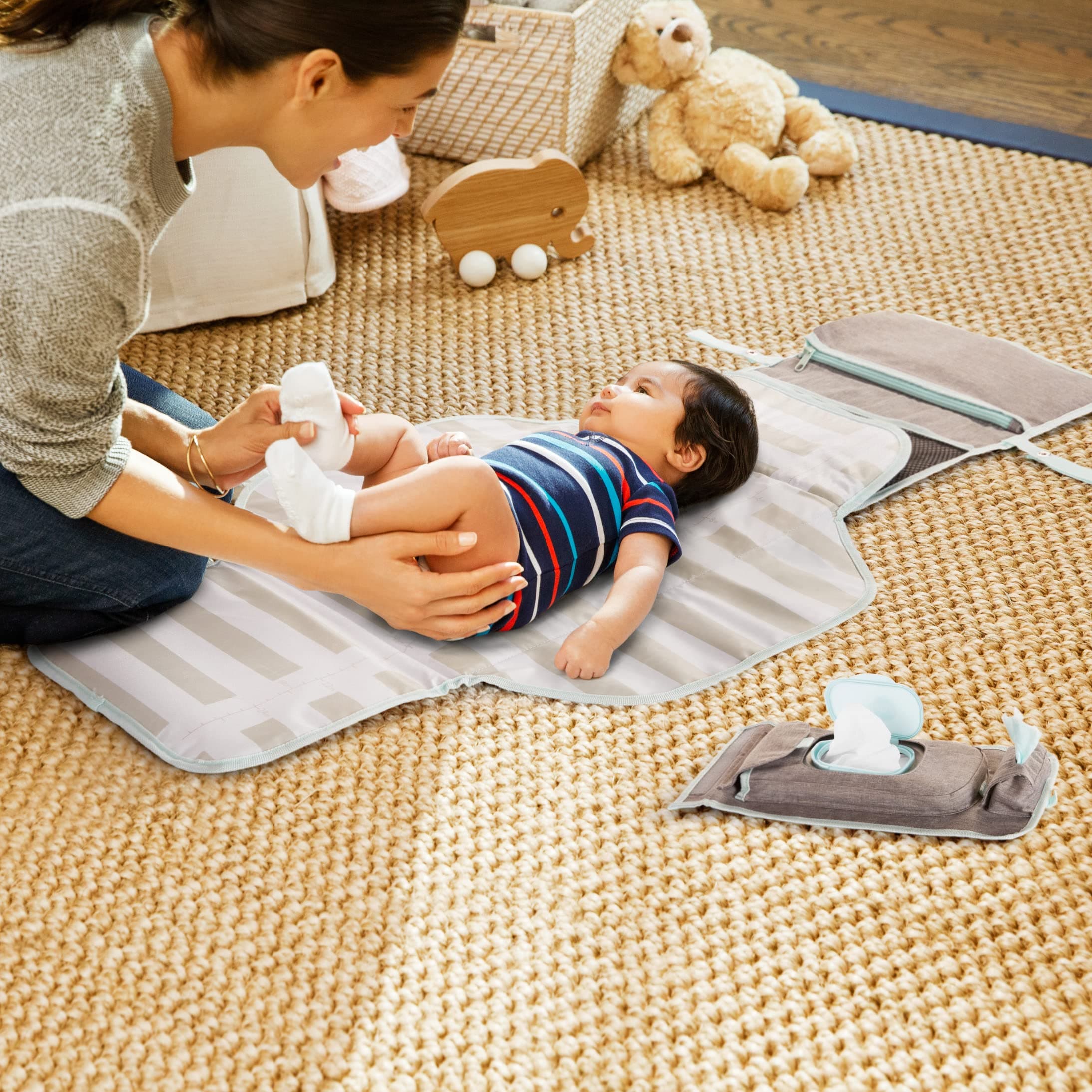 Munchkin Portable Changing Pad – Lightweight and Compact Baby Diaper Changing Ma - Thumbnail 5