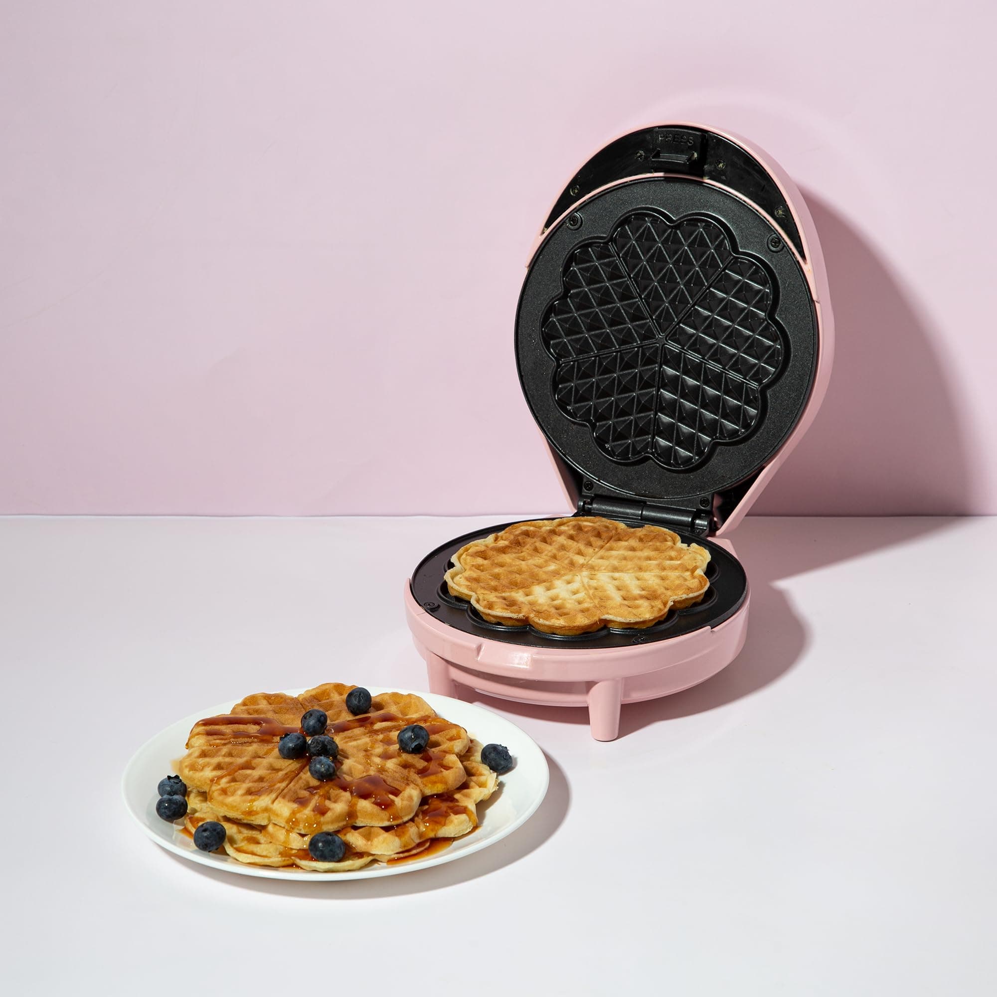 Paris Hilton Heart Waffle Maker, Makes 5 Mini Heart Shaped Waffles or 1 Individu - Thumbnail 8