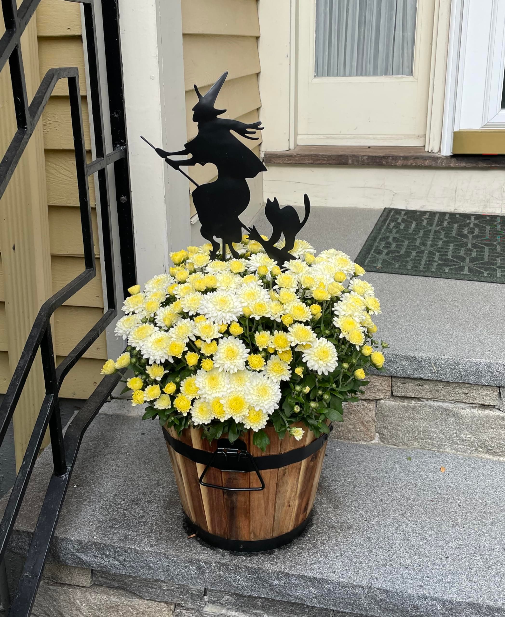 19" Halloween Metal Black Silhoutte Witch On Broom with Cat Stake, Set of 2 - Thumbnail 2