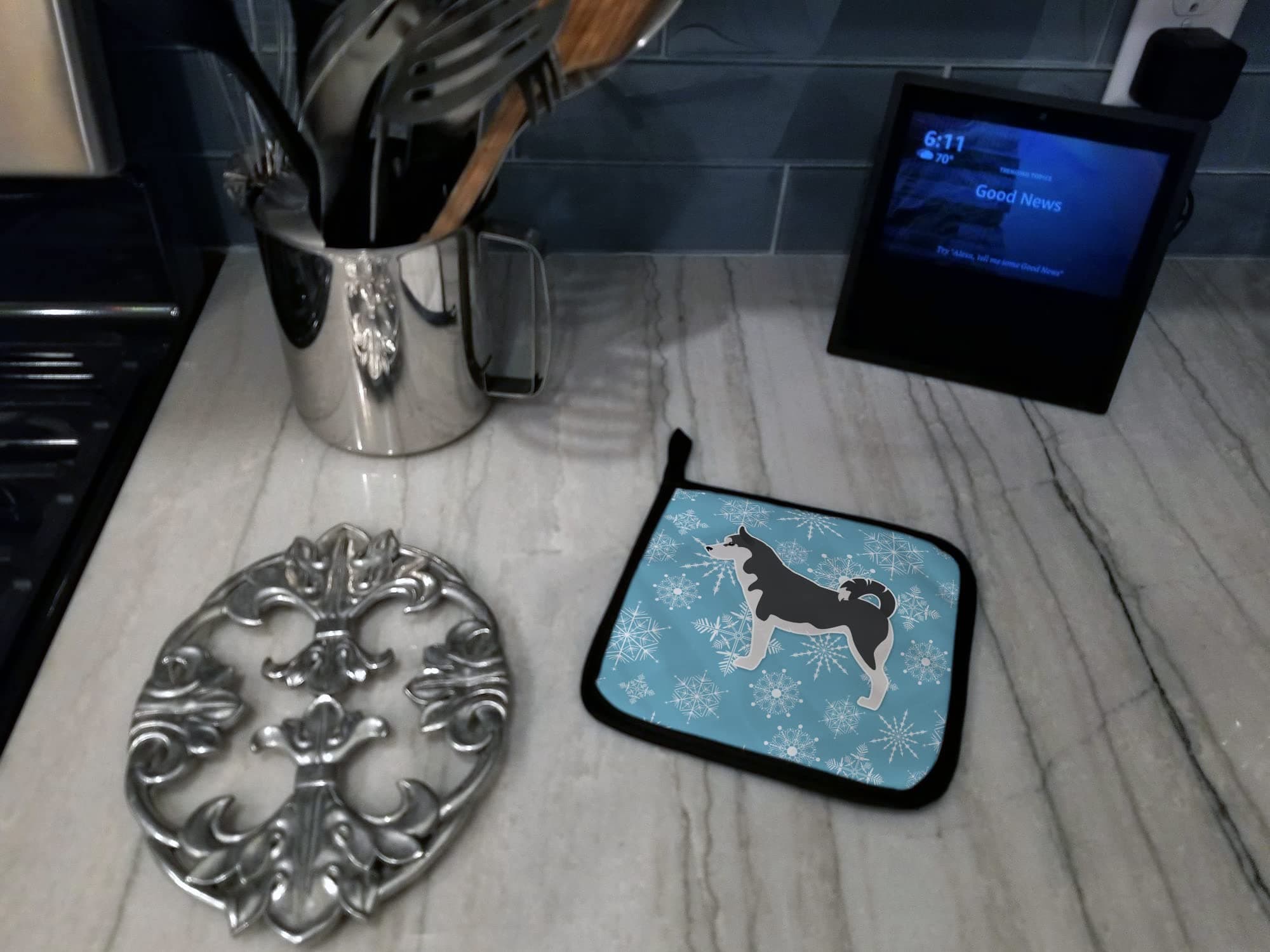 Caroline's Treasures BB3580PTHD Winter Snowflake Siberian Husky Pair of Pot Hold - Thumbnail 3