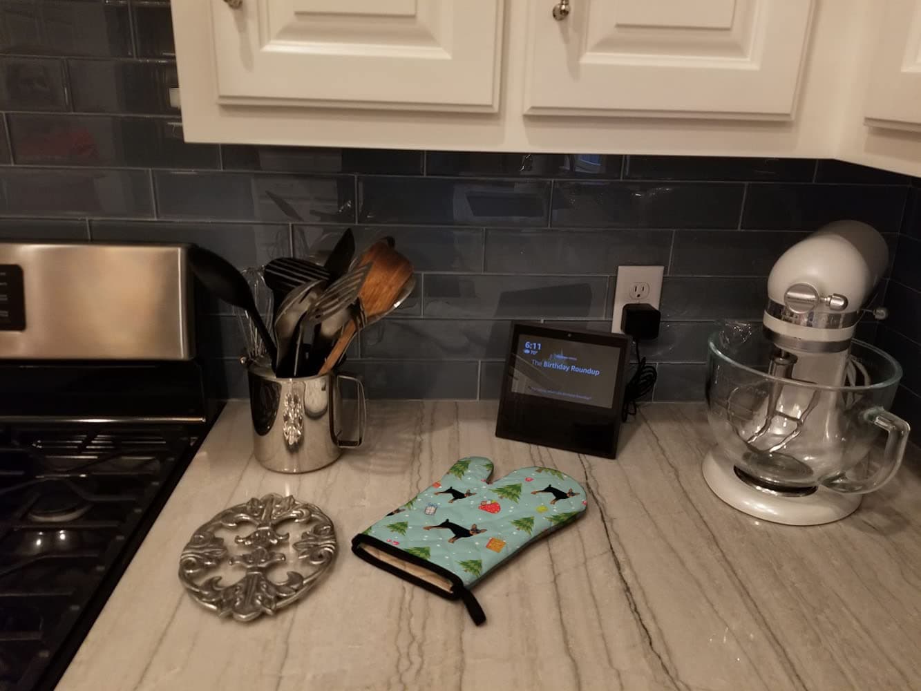 Caroline's Treasures BB4968OVMT Christmas Miniature Pinscher Oven Mitt, Heat Res - Thumbnail 3