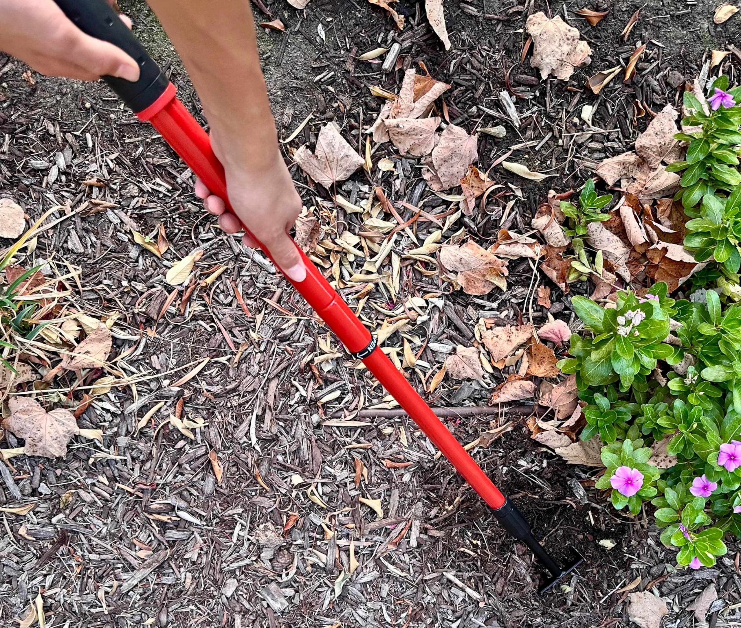 Corona GT 3070 Extendable Handle Cultivator, Yellow, 18"-32" for Raised Beds - Thumbnail 2