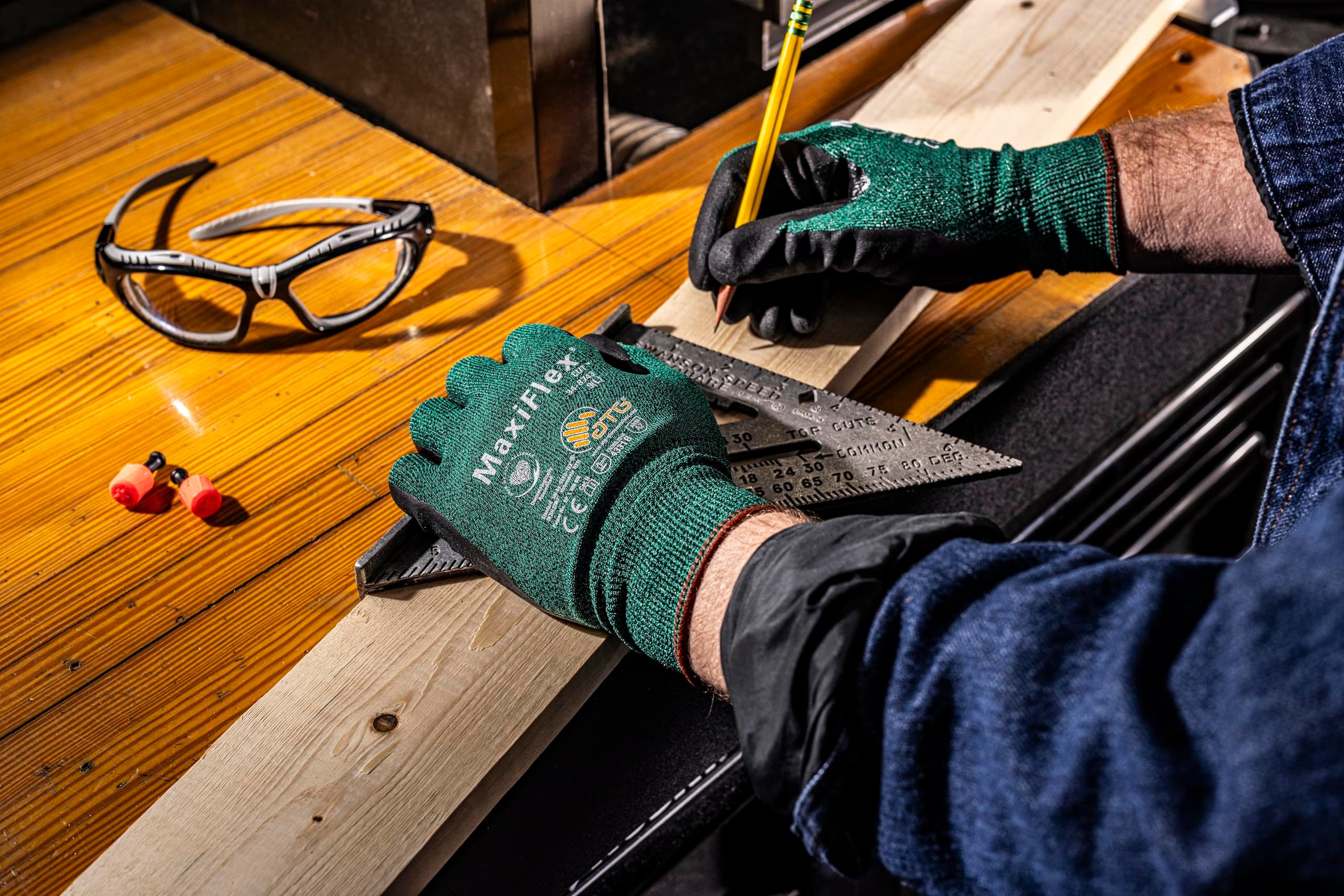 ATG 34-8743/L Maxiflex Cut Green Shell Nitrile Microfoam Grip Large Pack of 3 - Thumbnail 6