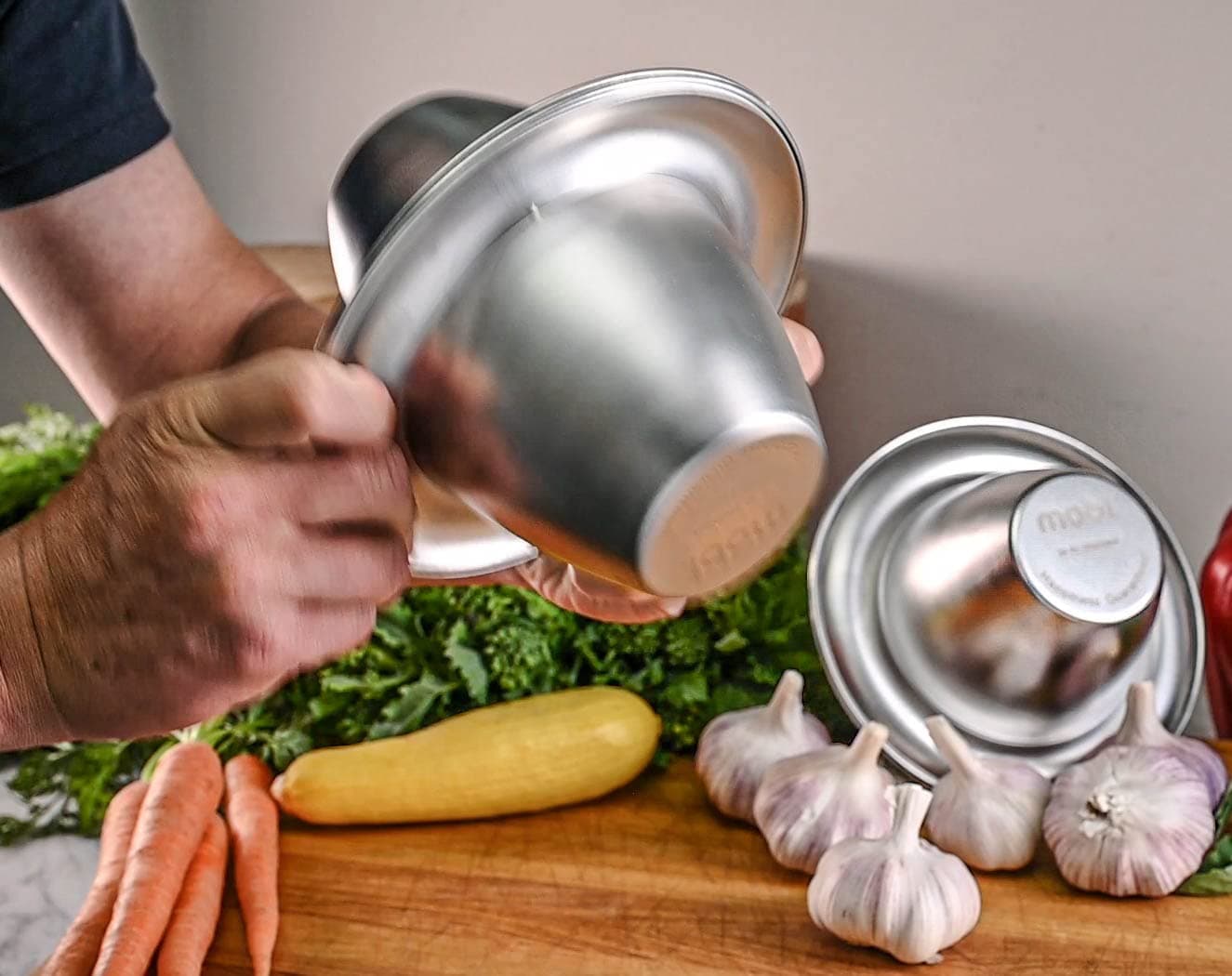 Mobi 18/10 Stainless Steel Shake 'n Peel Garlic Skin Remover - Thumbnail 4