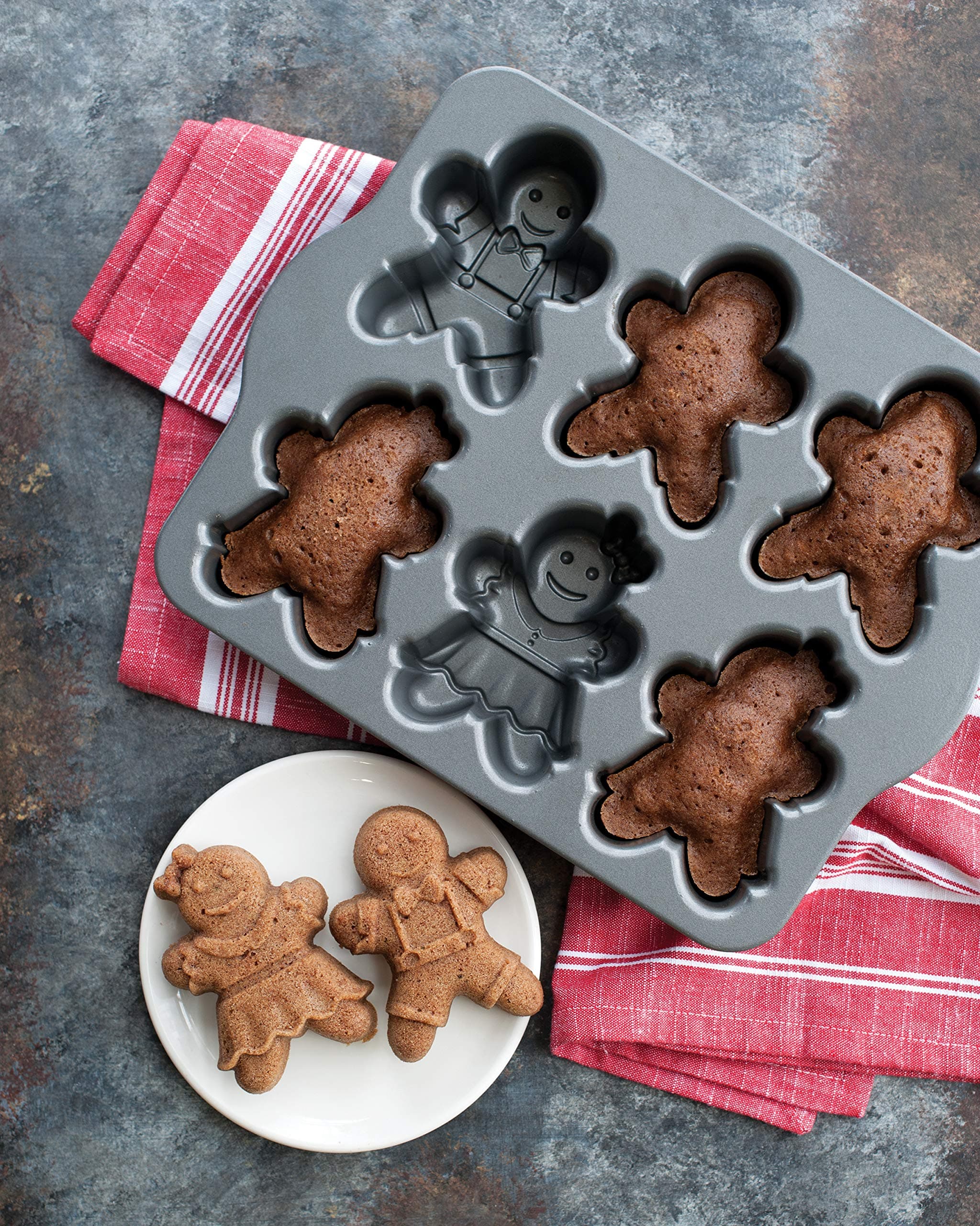 Nordic Ware Gingerbread Kids Cakelet Pan - Thumbnail 3