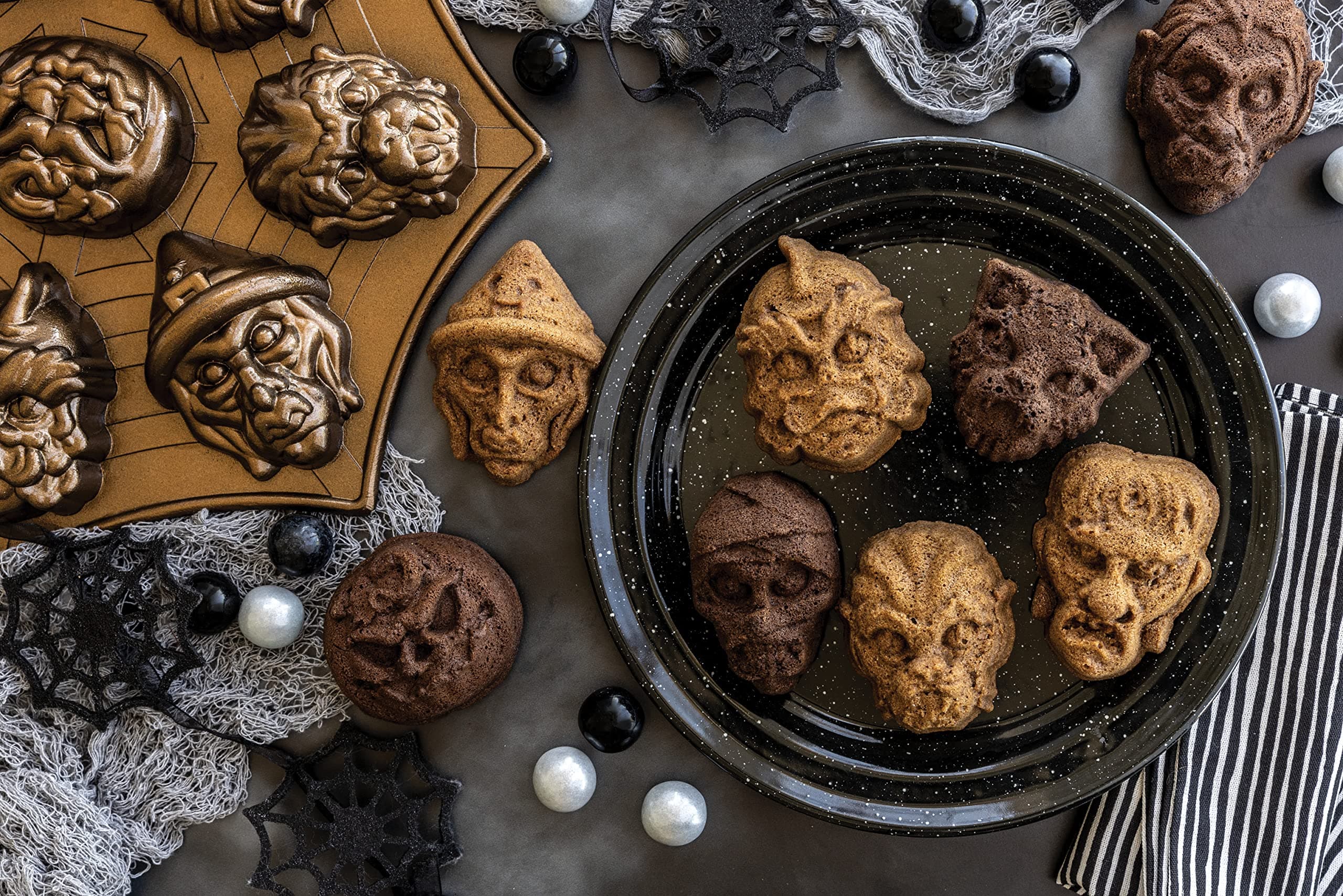 Nordic Ware Monster Mask Cakelet - Thumbnail 6