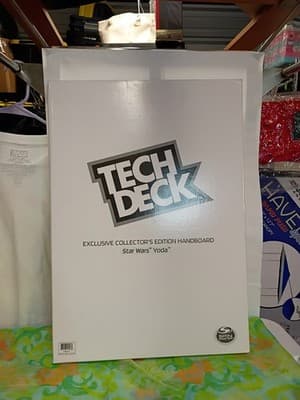 Tech Deck Exclusive Collector's Edition Handboard Star Wars Yoda - Image 1