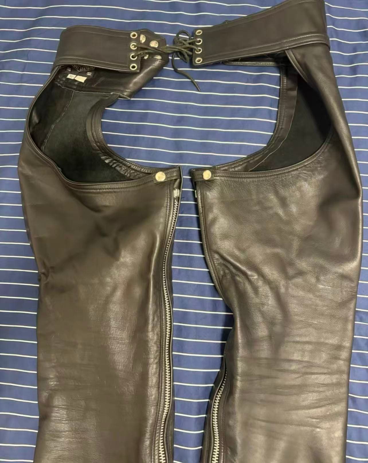 Rubio Leather Pants – Classic Open-Crotch Design - Thumbnail 5