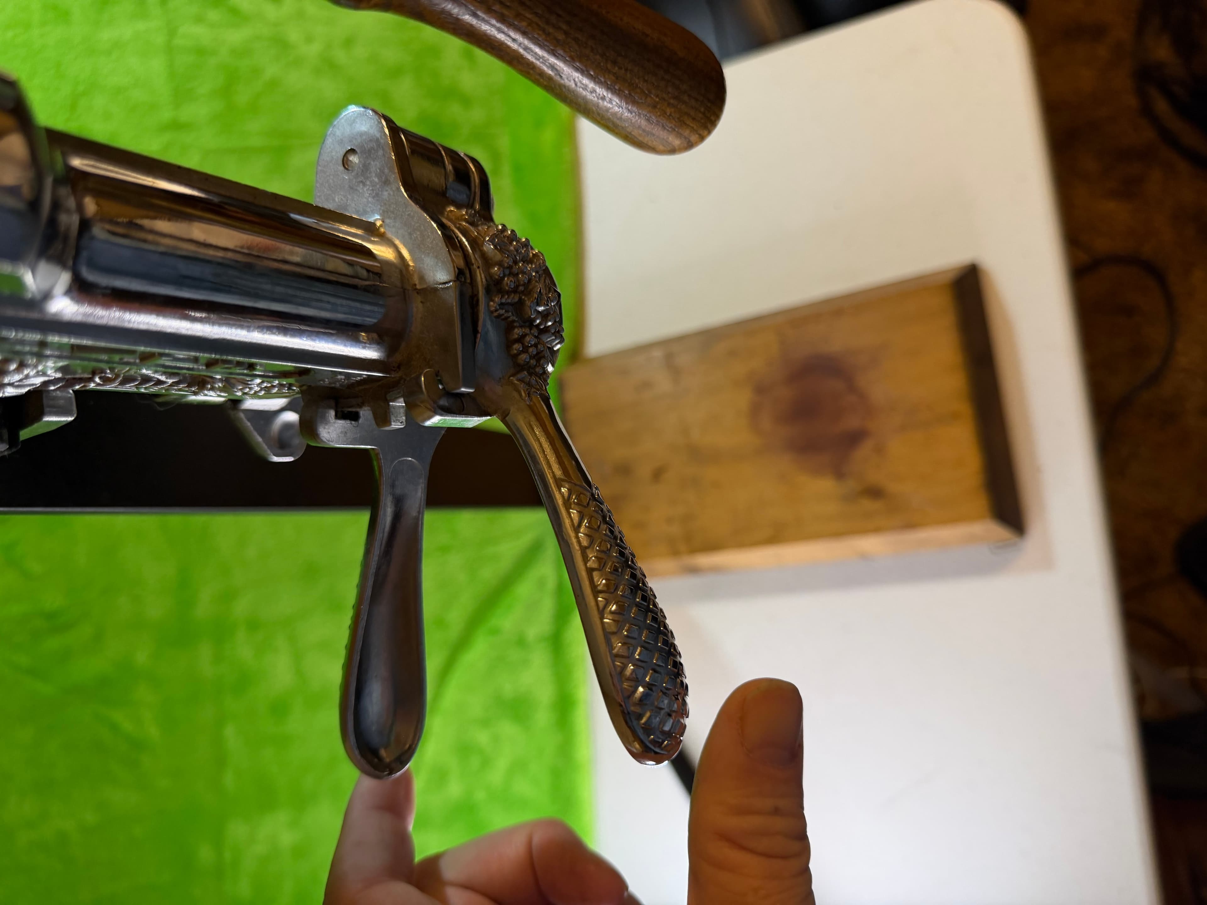 Vintage Italian Grape Design Corkscrew Wine Opener with Wood Handle - Thumbnail 5