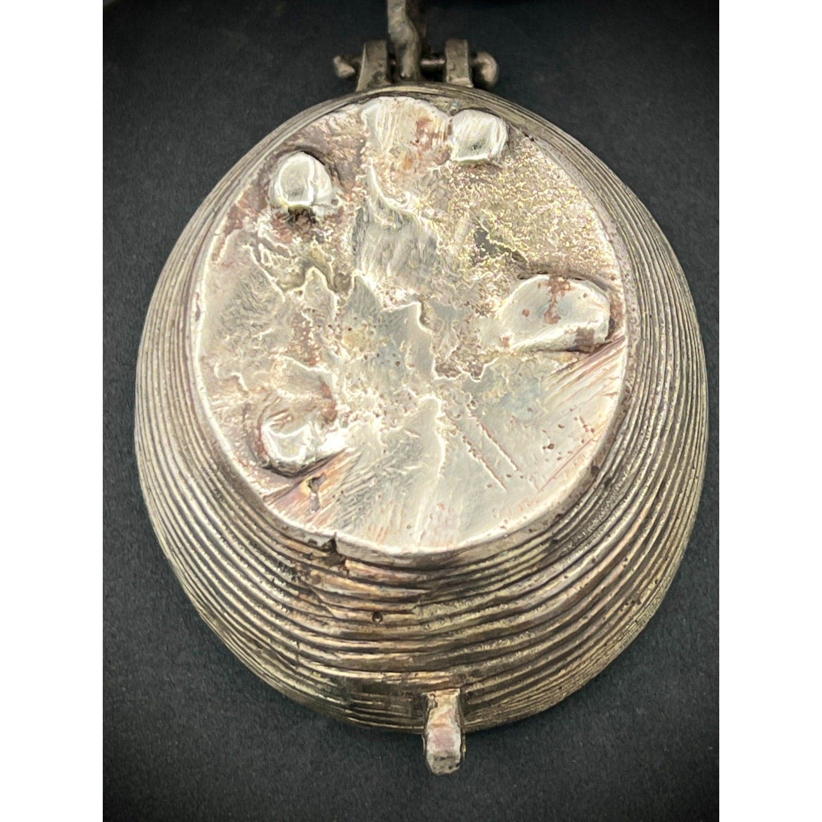 Antique Bronze Peacock Betel Box - Exquisite Handcrafted Decorative Piece - Thumbnail 5