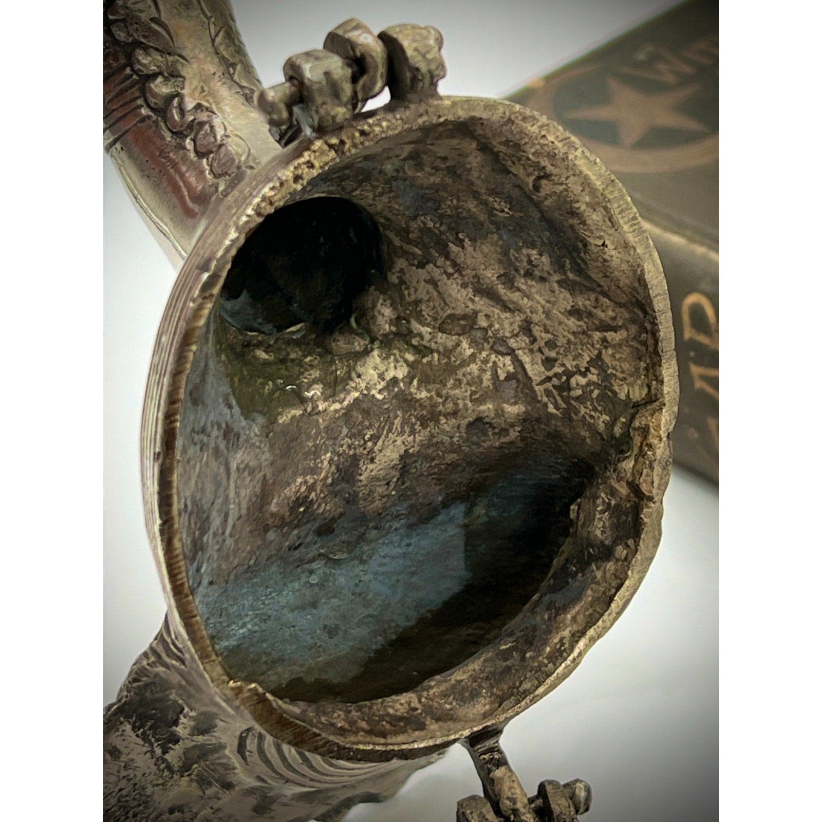 Antique Bronze Peacock Betel Box - Exquisite Handcrafted Decorative Piece - Thumbnail 7
