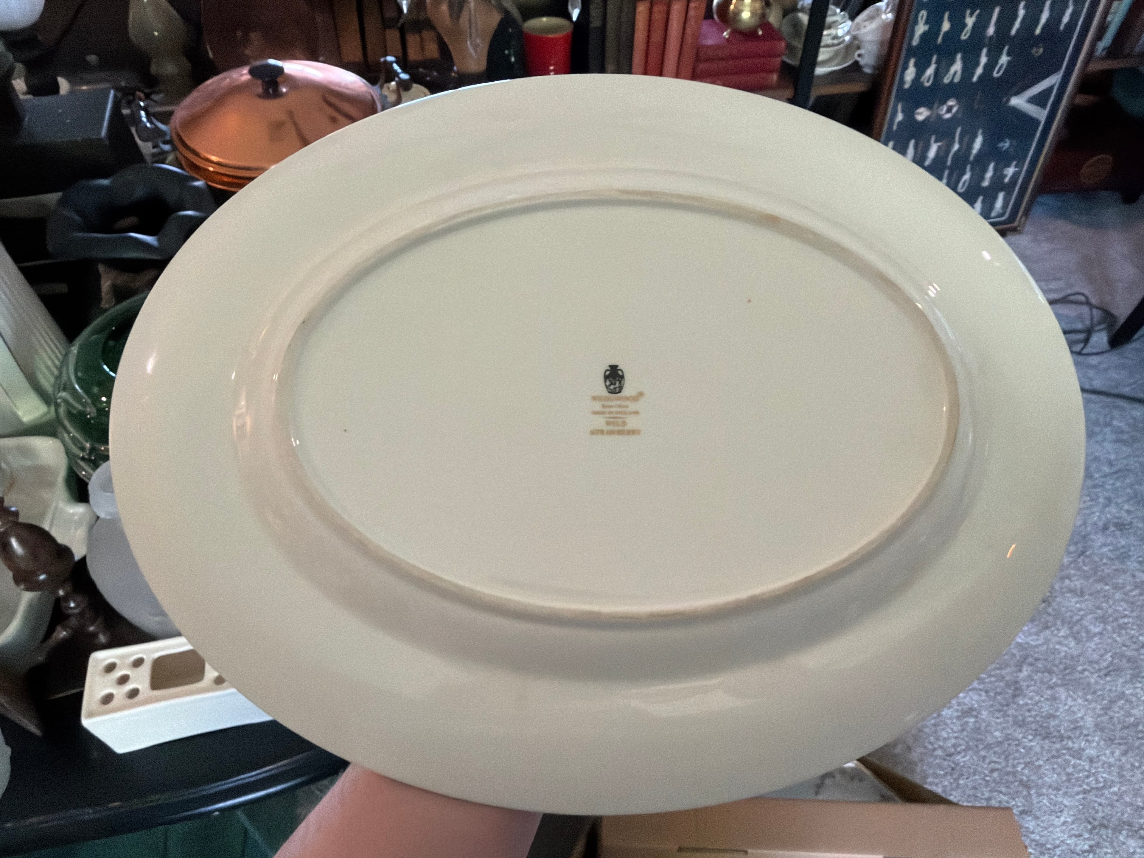 Wedgwood Wild Strawberry Bone China 13.75" Oval Serving Platter - Thumbnail 3