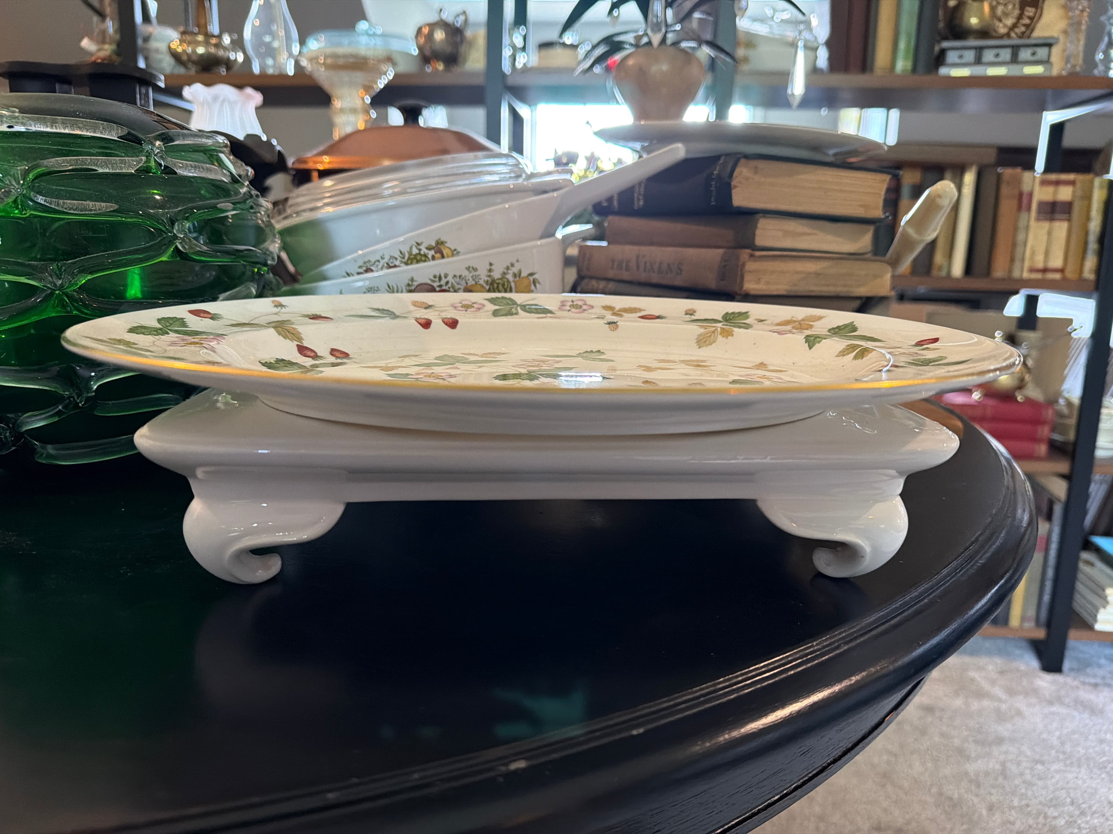 Wedgwood Wild Strawberry Bone China 13.75" Oval Serving Platter - Thumbnail 2