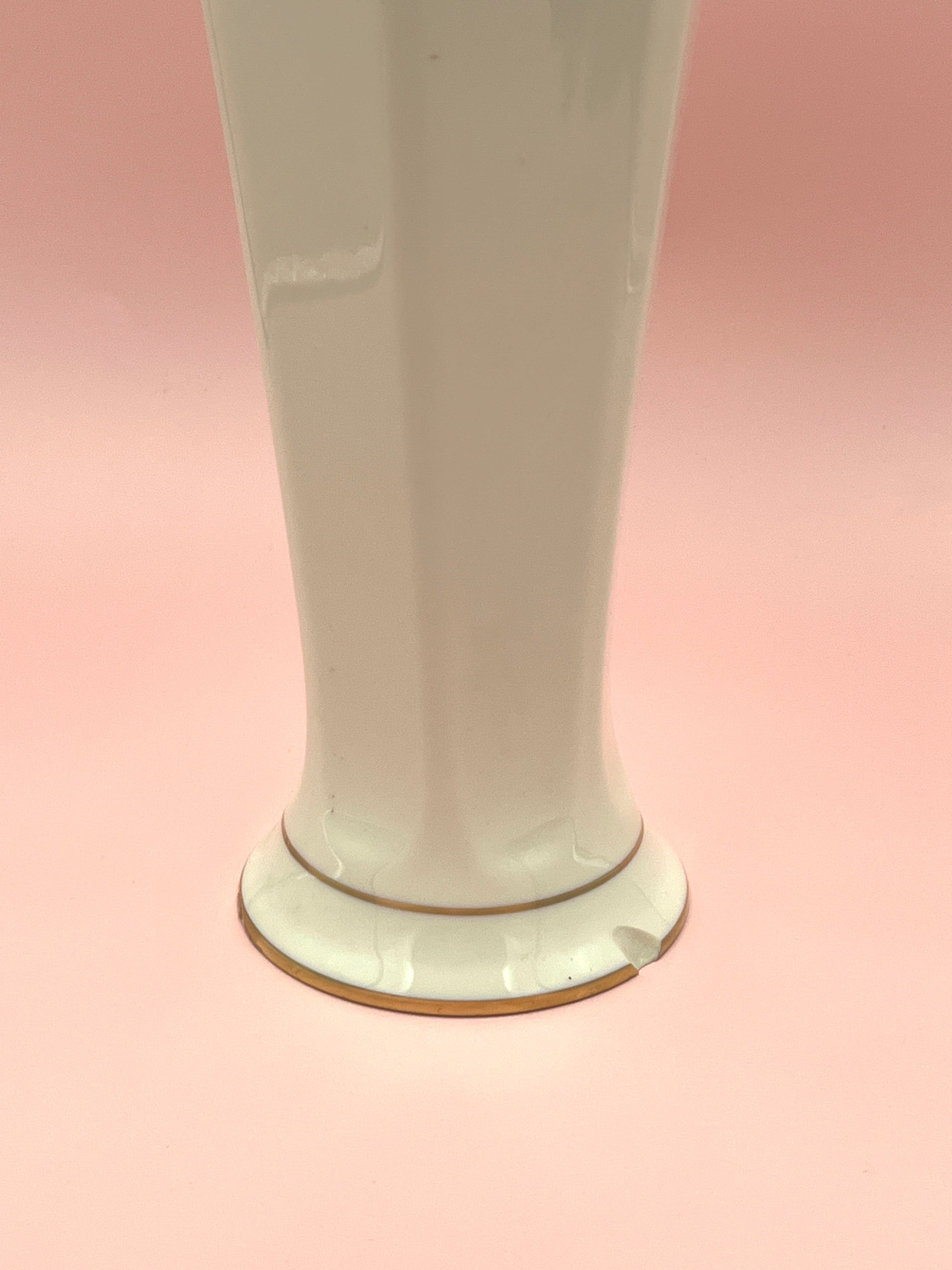 Pickard China Sweet Pea Floral Porcelain Vase with 24K Gold Trim - Thumbnail 6