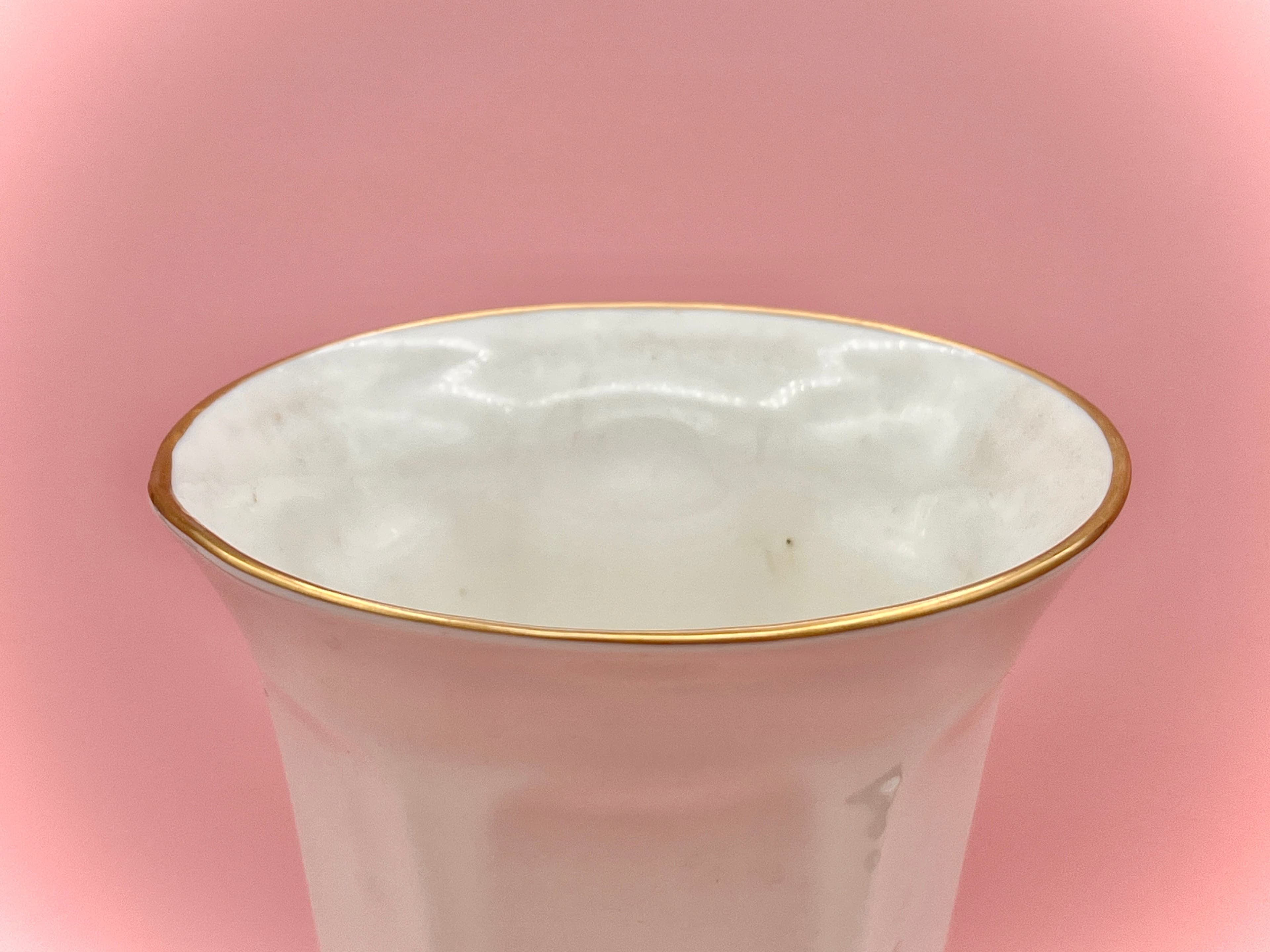 Pickard China Sweet Pea Floral Porcelain Vase with 24K Gold Trim - Thumbnail 9
