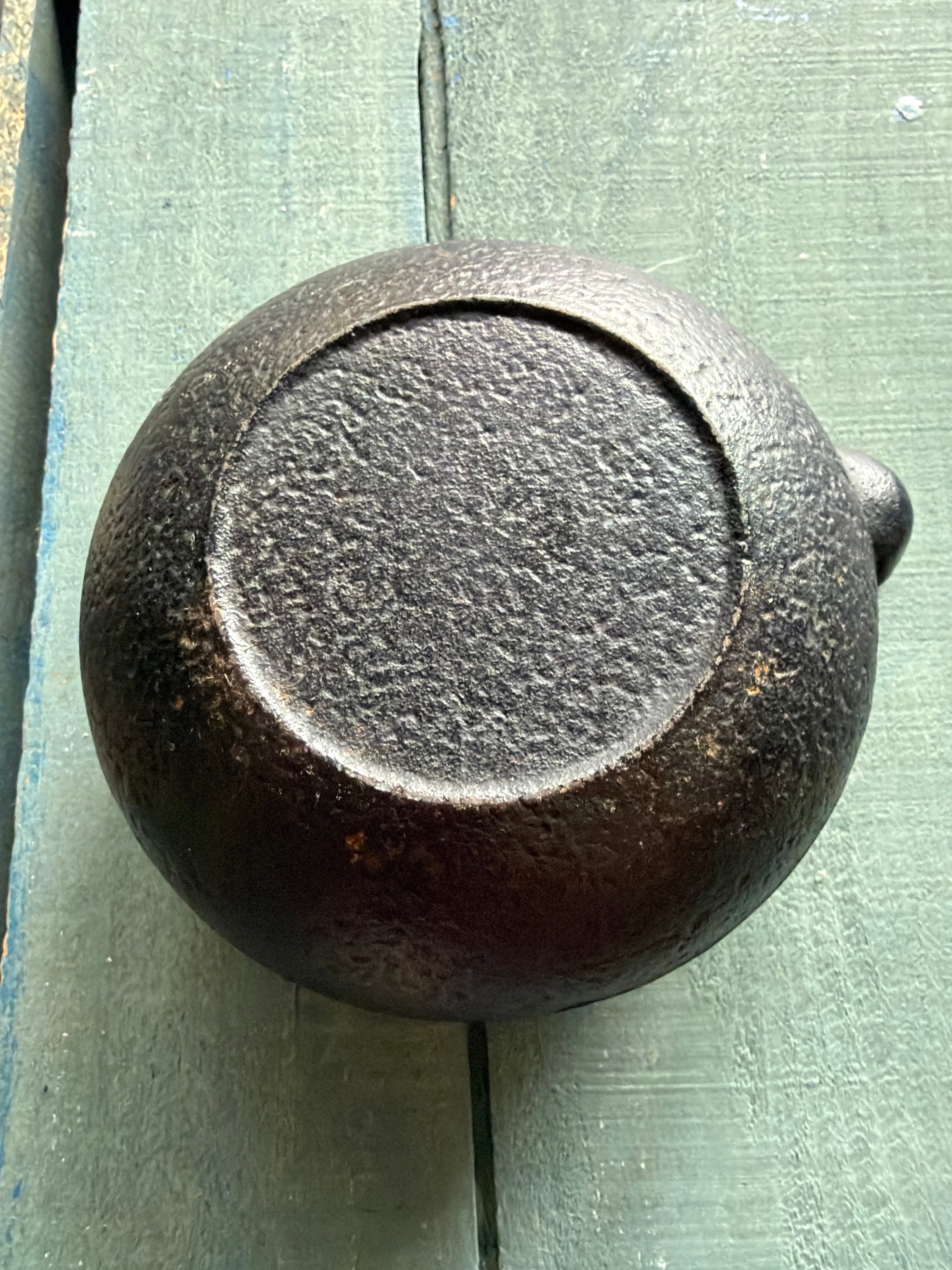 Japanese Cast Iron Teapot Hobnail Pattern Pinecone Lid Black Made in Japan - Thumbnail 7