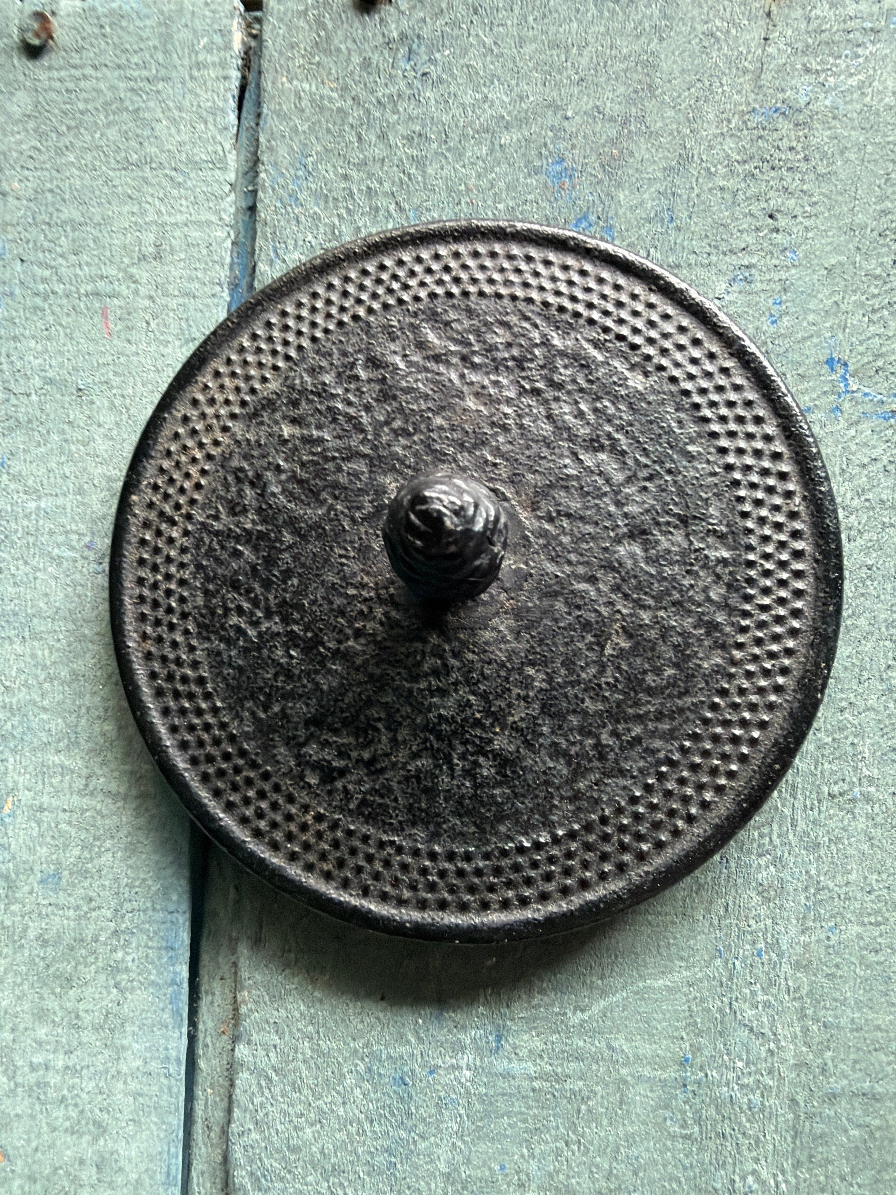 Japanese Cast Iron Teapot Hobnail Pattern Pinecone Lid Black Made in Japan - Thumbnail 6
