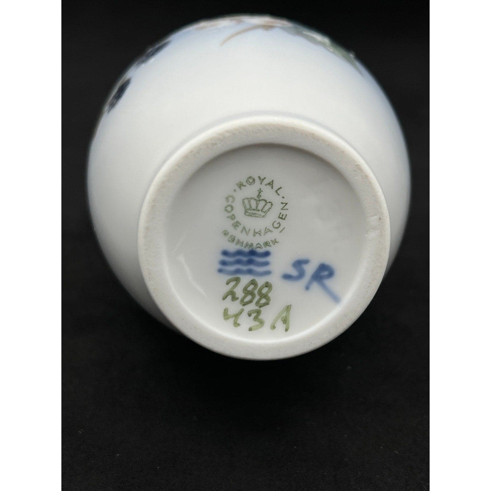 Vintage Royal Copenhagen Hand-Painted Porcelain Vase, No. 288 43A - Thumbnail 5