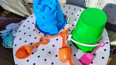 Blue & Green Sand Bucket Set with Orange & Pink Shovels Sandbox Toy - Thumbnail 2