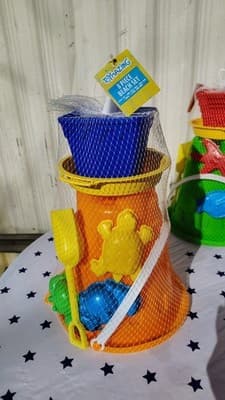 Toymazing 8 Piece Beach Sand Toy Set with Bucket, Shovel, and Sand Molds - Thumbnail 2