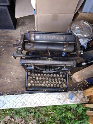 Underwood Antique Typewriter - Thumbnail 2