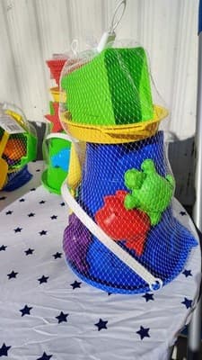 Toymazing 8 Piece Beach Sand Toy Set with Bucket, Shovel, and Sand Molds - Thumbnail 3