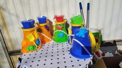 Toymazing 8 Piece Beach Sand Toy Set with Bucket, Shovel, and Sand Molds - Image 1