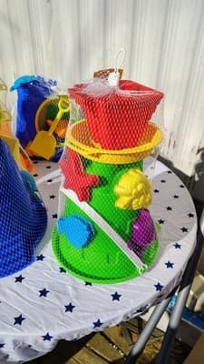 Toymazing 8 Piece Beach Sand Toy Set with Bucket, Shovel, and Sand Molds - Thumbnail 4