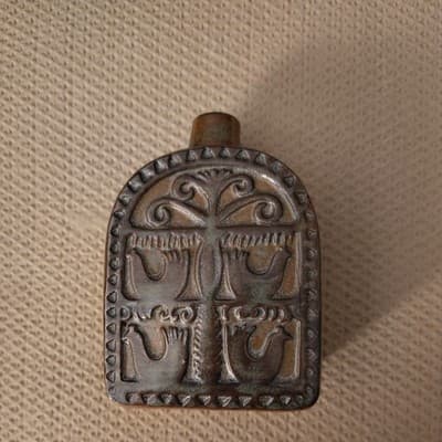 Vintage MCM small Arch-shaped ceramic Vase with hens chickens in a tree - Image 1