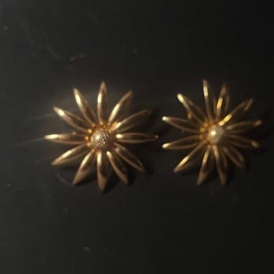 Vintage Gold Tone Emmons Daisy Flower Sunflower Clip Earrings - Thumbnail 4