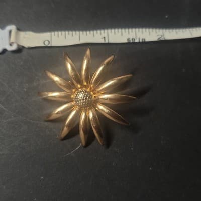 Vintage Gold Tone Emmons Daisy Flower Sunflower Clip Earrings - Thumbnail 3