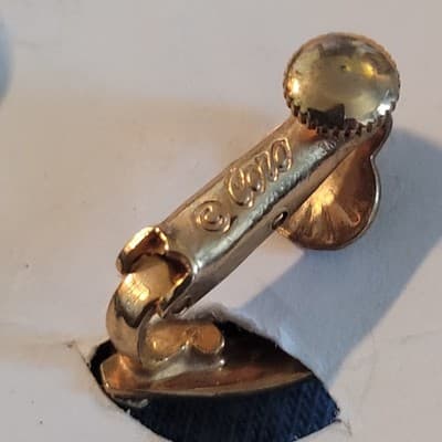 Vintage Coro Gold Tone Leaf Clip On Earrings Mid Century Costume Jewelry - Thumbnail 3