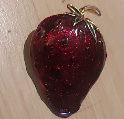 Vintage Red Enamel Strawberry Brooch Pin Gold Tone Fruit Jewelry Summer Garden - Thumbnail 2