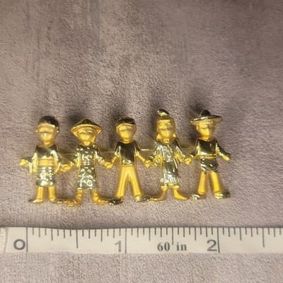 VINTAGE AJC Children of the World Brooch Pin Gold Tone 5 Multi-Cultural Kids - Thumbnail 2